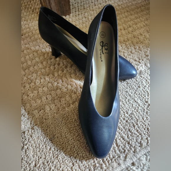 Soft Flexible by Highlights shoes - Picture 1 of 5